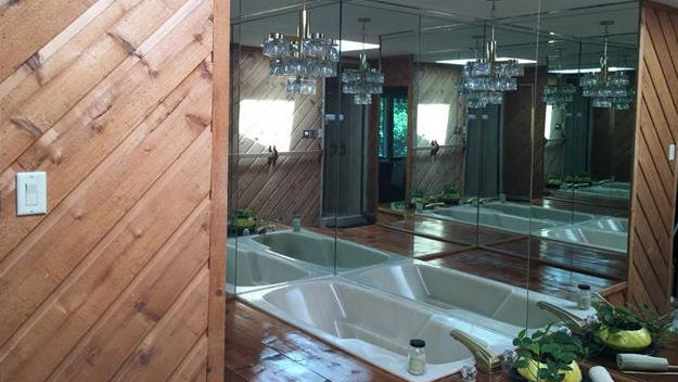 5806 Wilderness bathroom tub.jpg